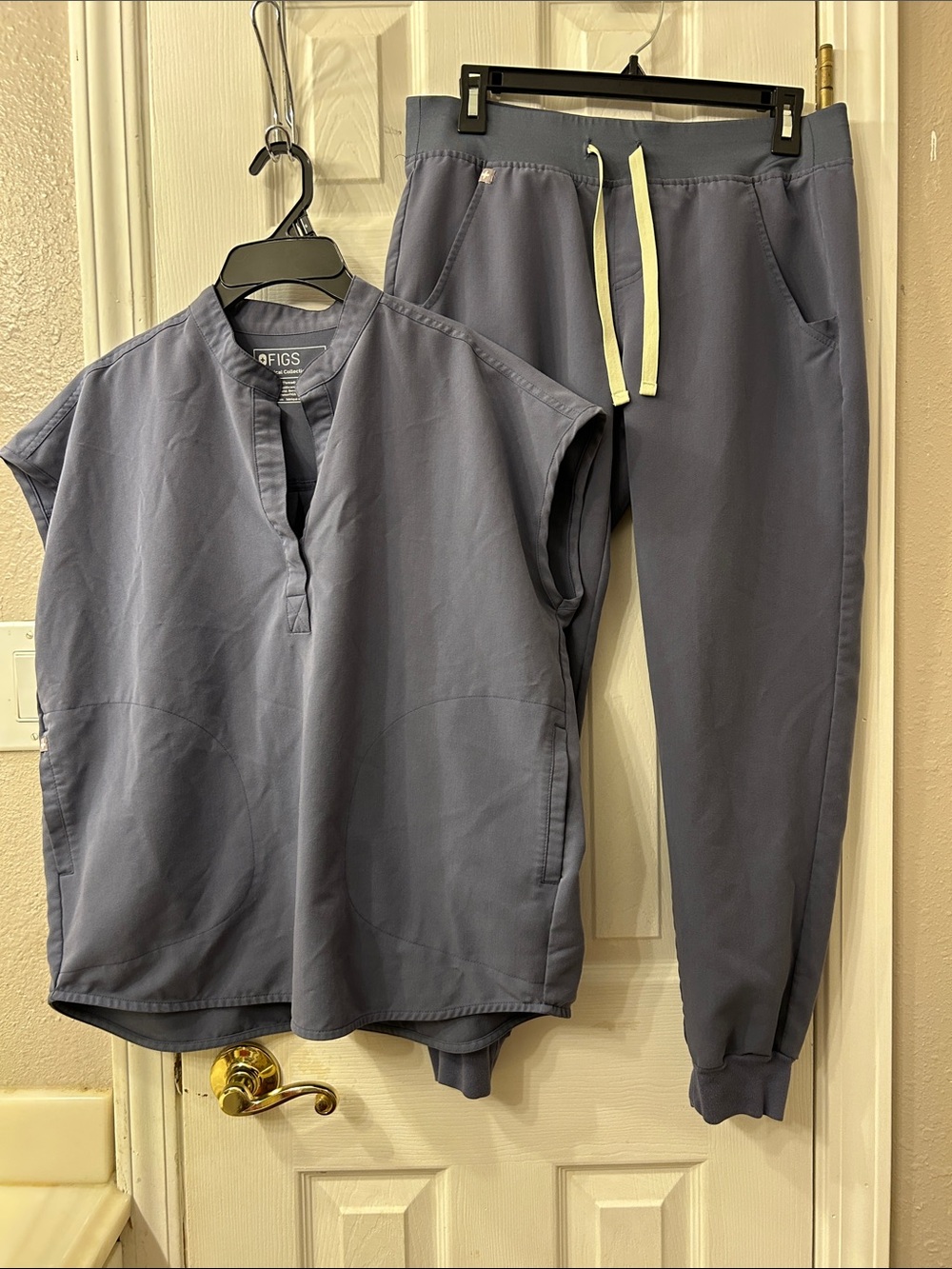 Figs Scrub Set with Joggers with Cream Drawstring